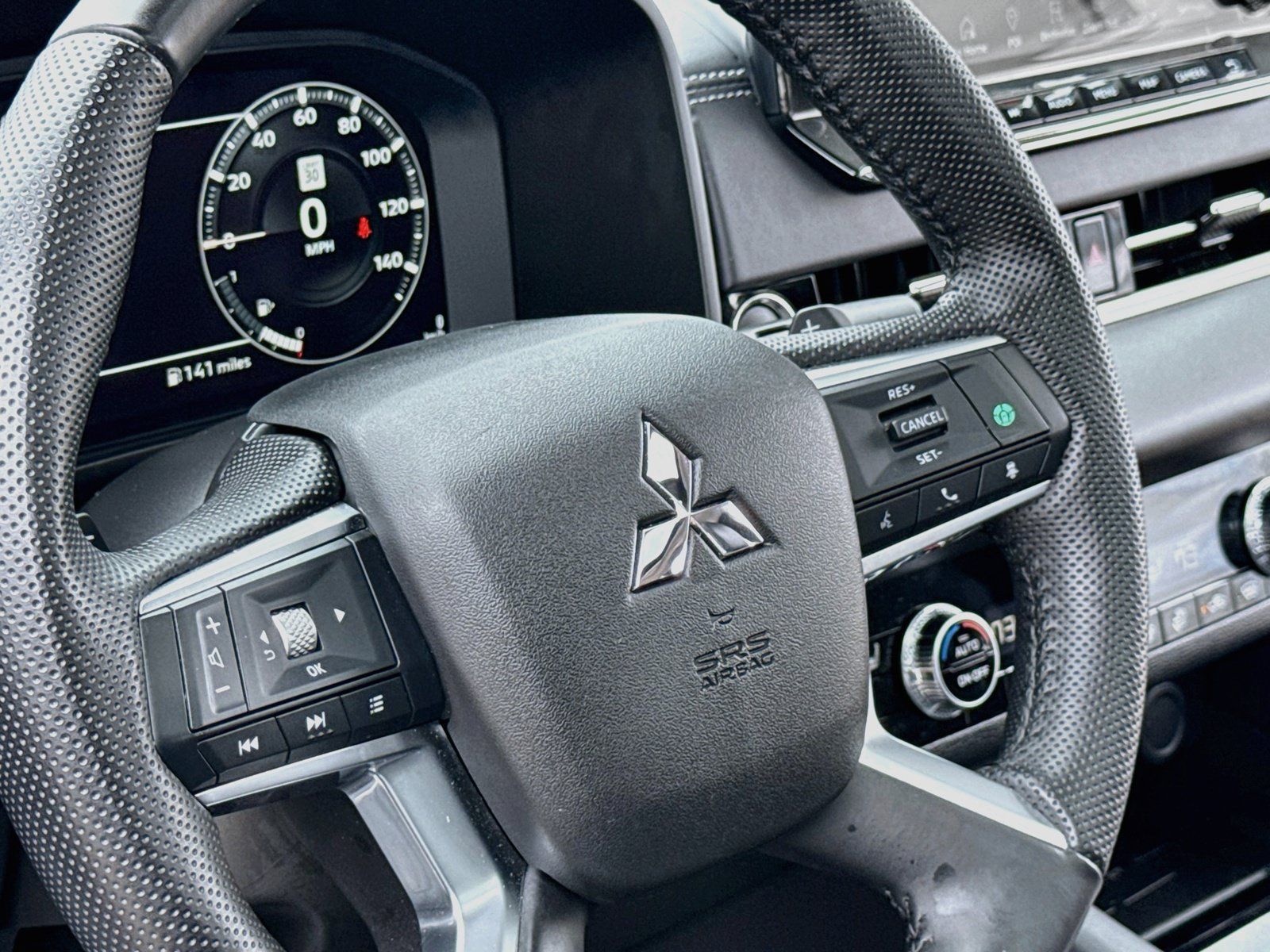 Used 2023 Mitsubishi Outlander SE AWD/4WD image 13