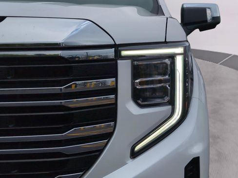 Used 2022 GMC Sierra 1500 SLT w/ SLT Convenience Package image 12