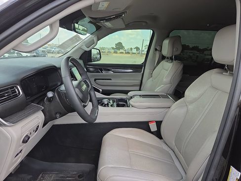 Used 2022 Jeep Wagoneer Series II RWD image 23