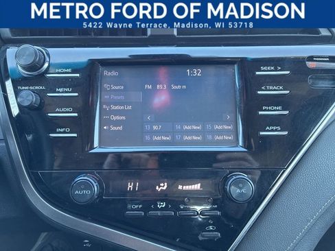 Used 2018 Toyota Camry SE w/ Moonroof Package image 19