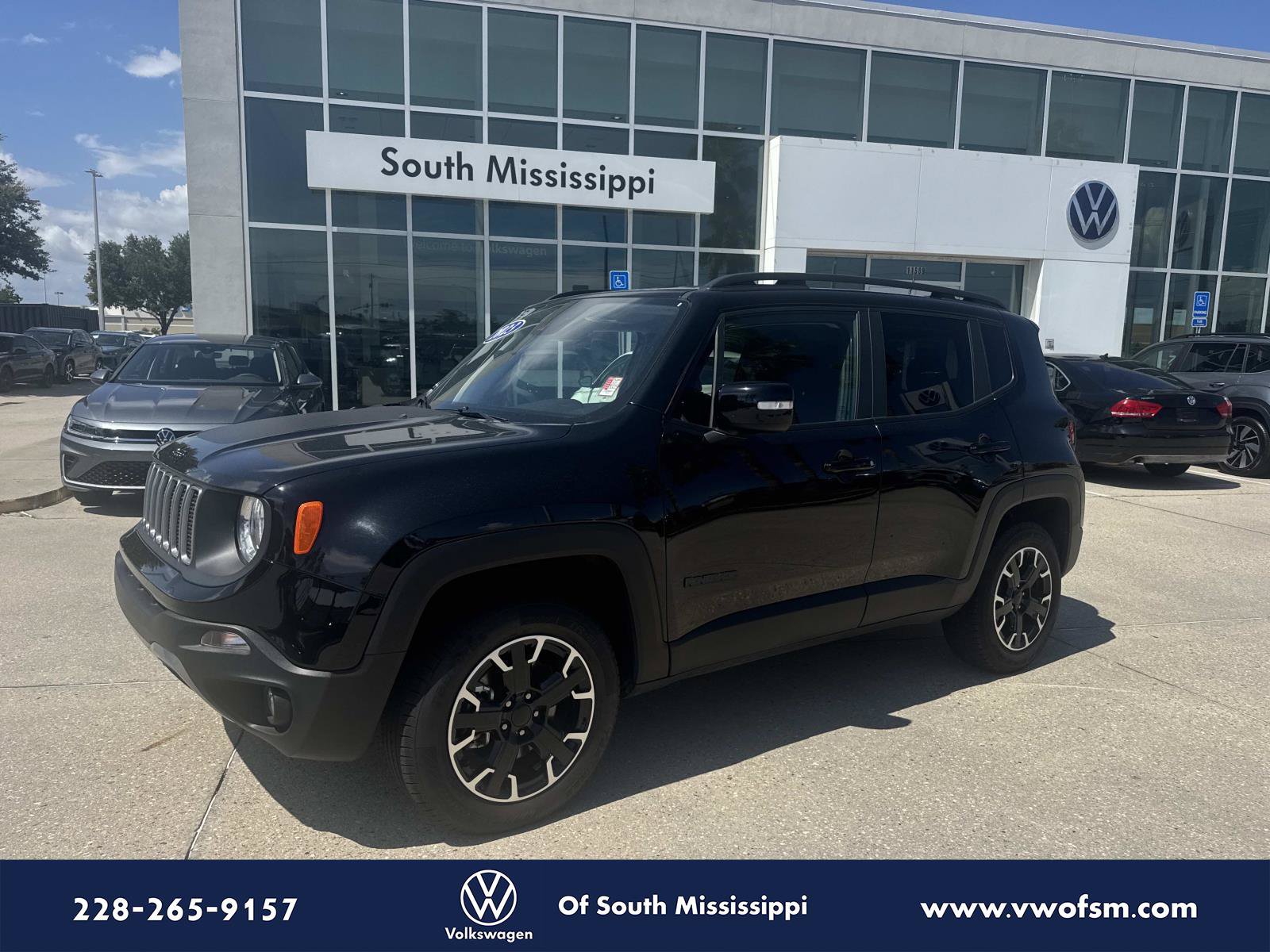 Used 2023 Jeep Renegade Latitude AWD/4WD image 1