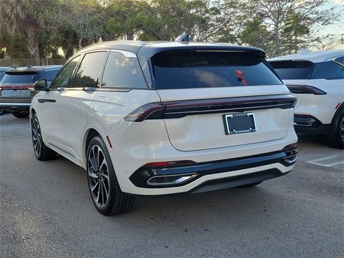 Certified 2024 Lincoln Nautilus Black Label image 4