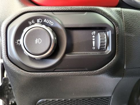 Used 2023 Jeep Wrangler Unlimited Rubicon image 5