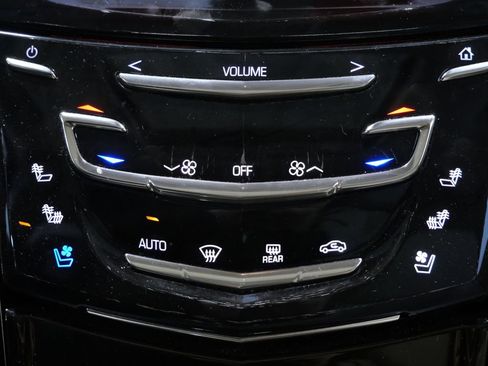 Used 2017 Cadillac Escalade Luxury image 18