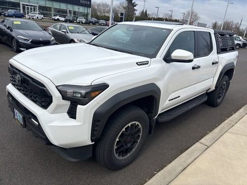 Used 2024 Toyota Tacoma TRD Off-Road w/ TRD Off Road Upgrade Package image 4
