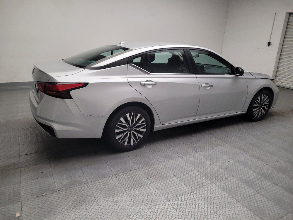 Used 2025 Nissan Altima 2.5 SV FWD image 10