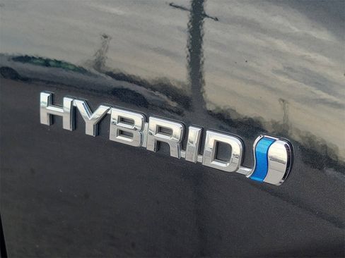 Used 2016 Toyota Prius C Four image 7