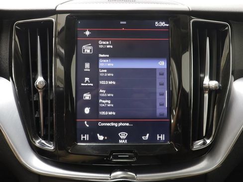 Used 2020 Volvo XC60 T5 Momentum image 9