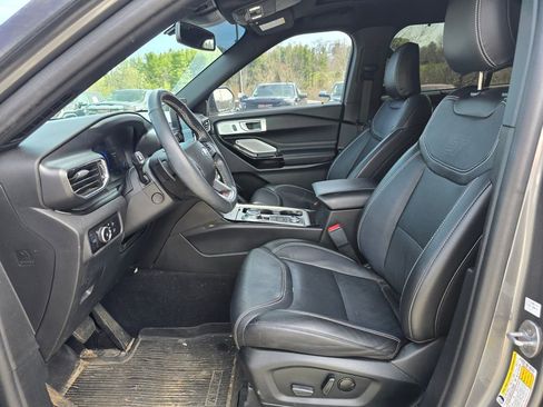Used 2023 Ford Explorer ST w/ Equipment Group 401A image 3