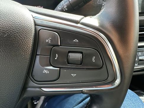 Used 2025 Buick Envista Sport Touring w/ Convenience II Package FWD image 31
