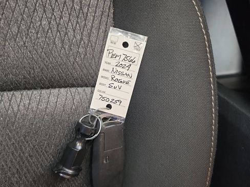 Used 2024 Nissan Rogue SV AWD/4WD image 35