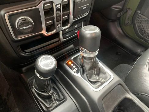 Used 2022 Jeep Wrangler Unlimited Sahara AWD/4WD image 19