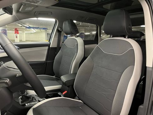 New 2025 Volkswagen Taos SE image 20