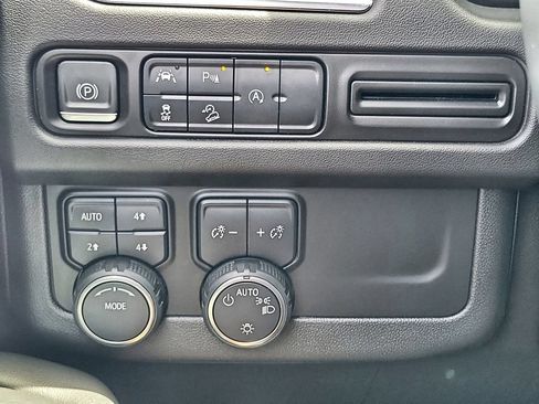 Used 2023 Chevrolet Tahoe Premier AWD/4WD image 18