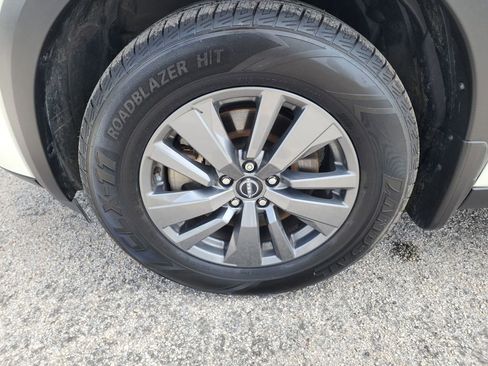 Used 2022 Nissan Pathfinder SV image 11