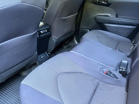 Used 2022 Toyota Highlander L AWD/4WD image 4