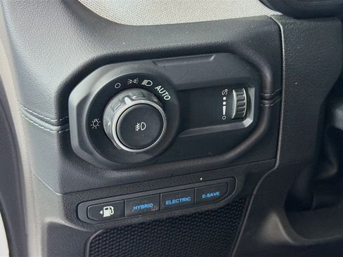 Used 2024 Jeep Wrangler Unlimited Sahara AWD/4WD image 17