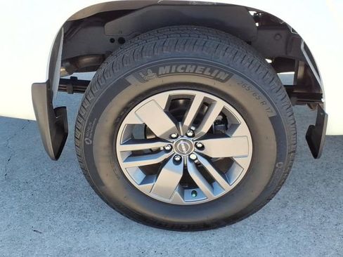 Used 2025 Nissan Frontier SV w/ SV Convenience Package image 13