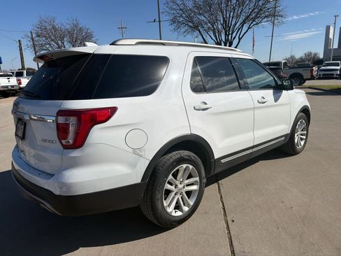 Used 2016 Ford Explorer XLT image 4