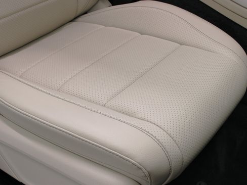 Used 2020 Mercedes-Benz GLE 350 w/ Premium Package image 48