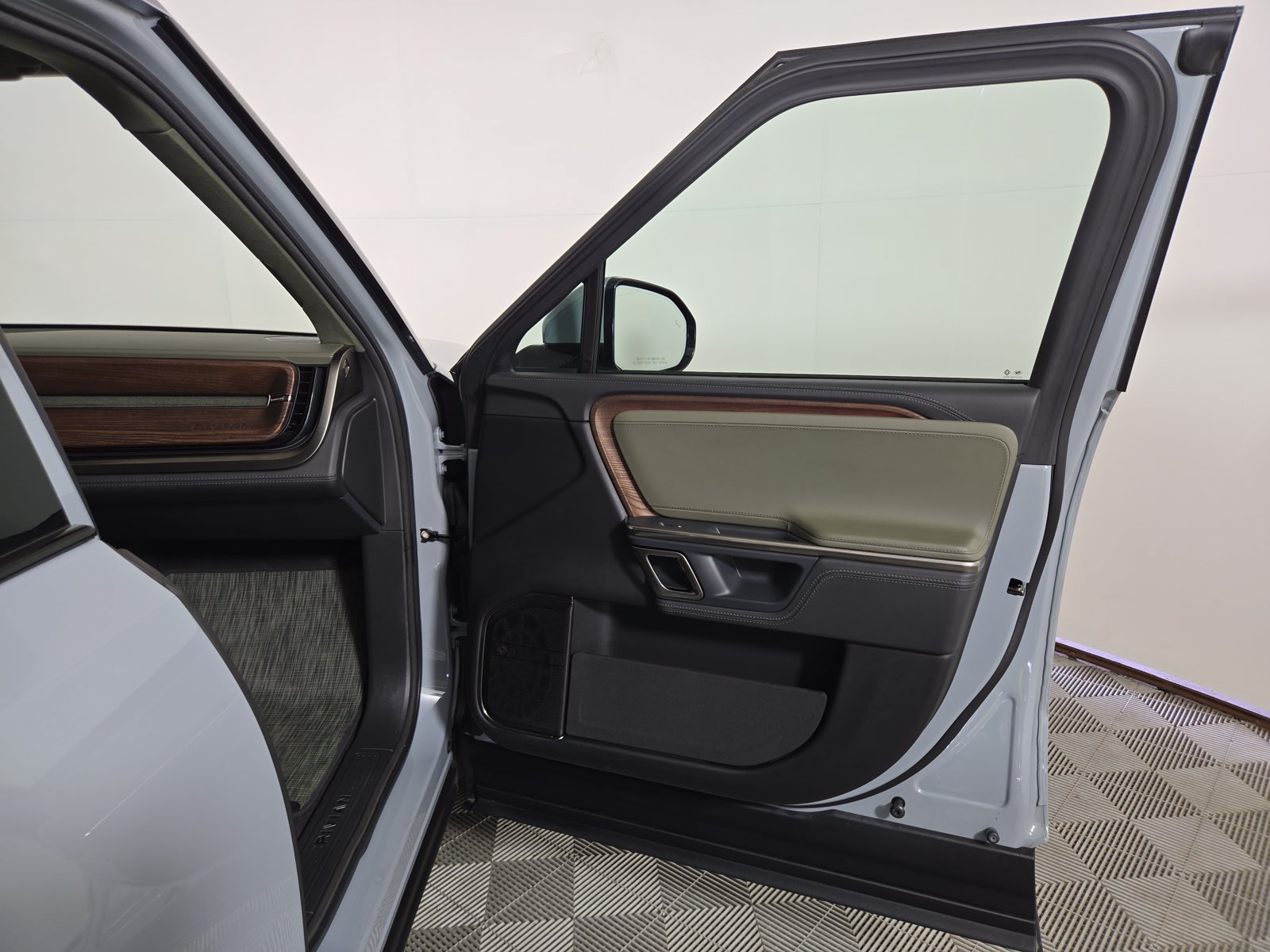 Used 2024 Rivian R1S Adventure Quad AWD/4WD image 18