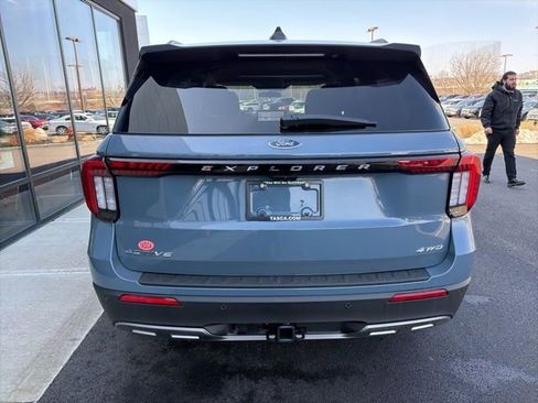 New 2026 Ford Explorer Active w/ Active Comfort Package image 4