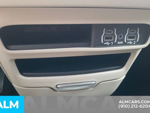 Used 2022 Chrysler Voyager LX image 12
