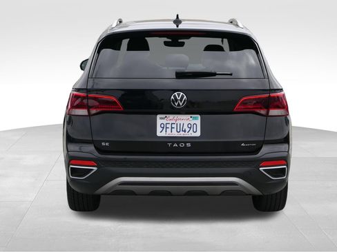 Used 2023 Volkswagen Taos SE w/ Panoramic Sunroof Package AWD/4WD image 5