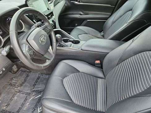 Used 2022 Toyota Camry SE FWD image 2