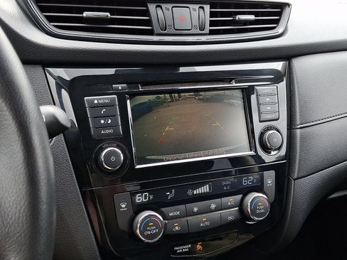 Used 2019 Nissan Rogue SV AWD/4WD image 18