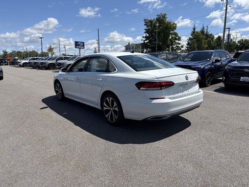 Used 2022 Volkswagen Passat 2.0T SE FWD image 5