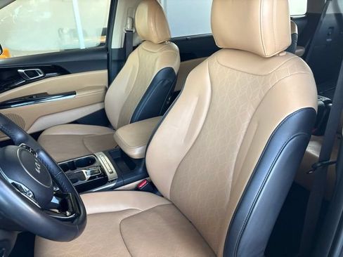 Used 2024 Kia Carnival EX FWD image 28