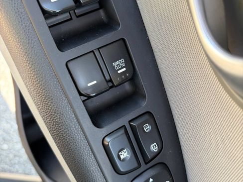 Used 2016 Kia Soul FWD image 22