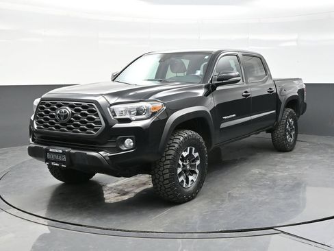 Used 2020 Toyota Tacoma TRD Off-Road w/ Technology Package AWD/4WD image 2