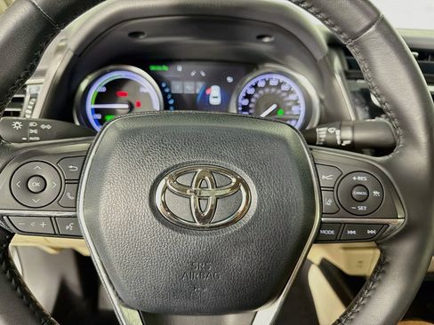 Used 2018 Toyota Camry XLE w/ Audio Package FWD image 16