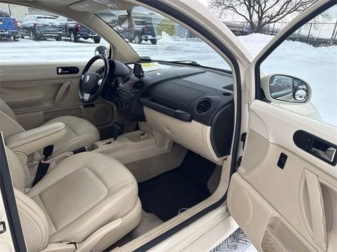 Used 2008 Volkswagen Beetle S image 16