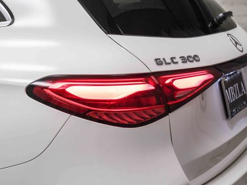 Used 2023 Mercedes-Benz GLC 300 4MATIC image 7