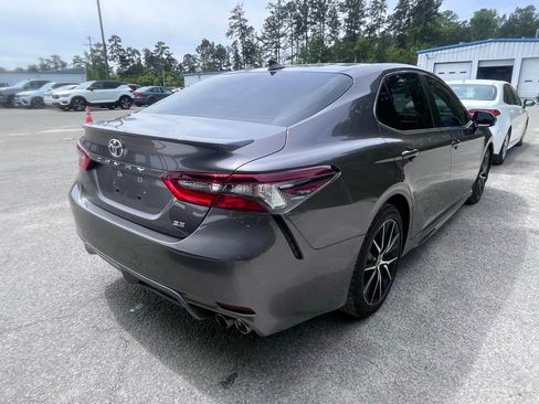 Used 2021 Toyota Camry SE image 4