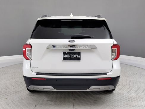 Used 2022 Ford Explorer XLT w/ Equipment Group 202A image 7