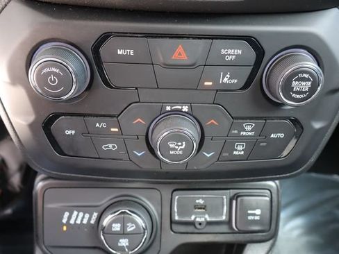 Used 2023 Jeep Renegade Trailhawk AWD/4WD image 34