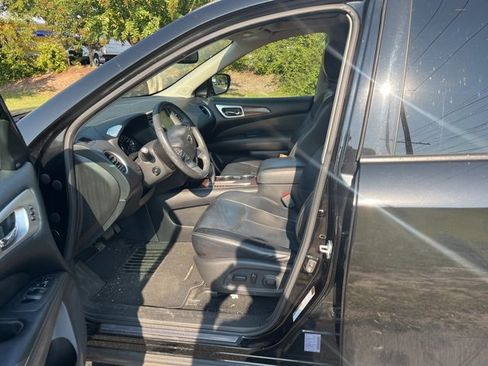 Used 2017 Nissan Pathfinder Platinum image 21