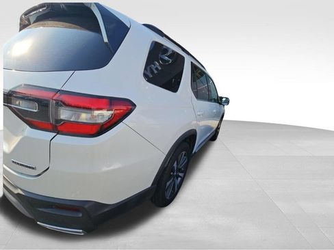 Used 2023 Honda Pilot Touring image 7