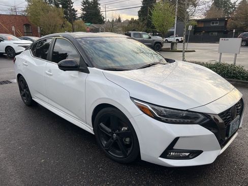 Used 2022 Nissan Sentra SR w/ SR Premium Package image 6
