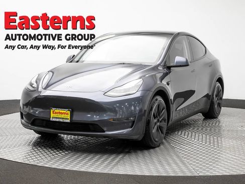 Used 2022 Tesla Model Y Long Range AWD/4WD image 1