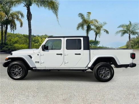 New 2026 Jeep Gladiator Sport image 2