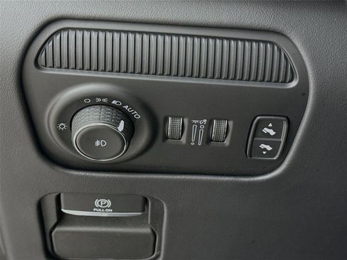 Used 2023 Jeep Grand Wagoneer Series III image 10