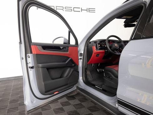 Certified 2026 Porsche Cayenne S AWD/4WD image 12