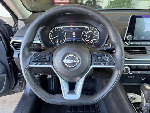 Used 2025 Nissan Altima 2.5 SV FWD image 24