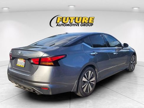 Used 2020 Nissan Altima 2.5 SV FWD image 3
