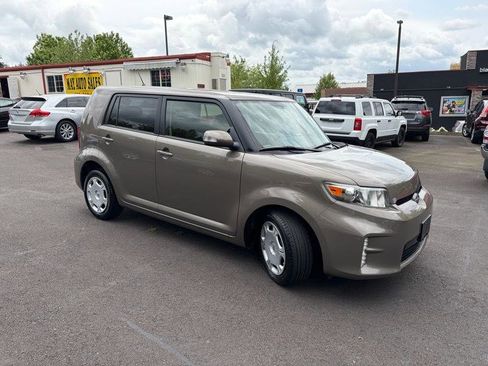 Used 2013 Scion xB FWD image 3